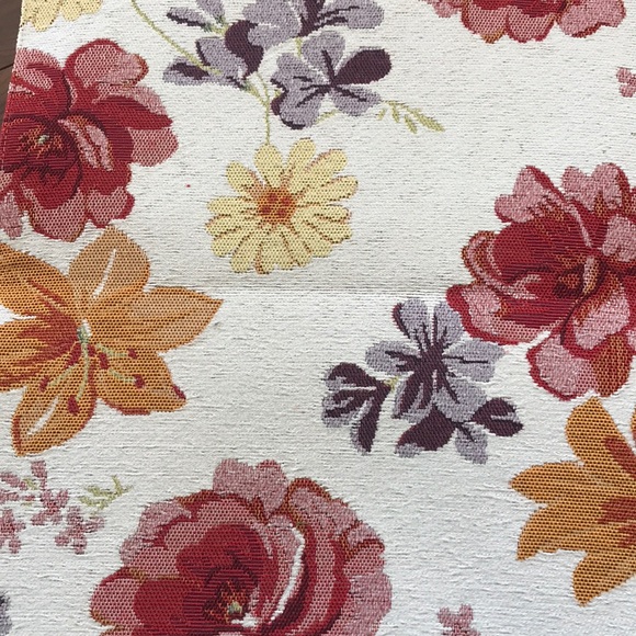 🌼🌺Blossoms & Blooms Table Runner🌺🌼 - Picture 3 of 6